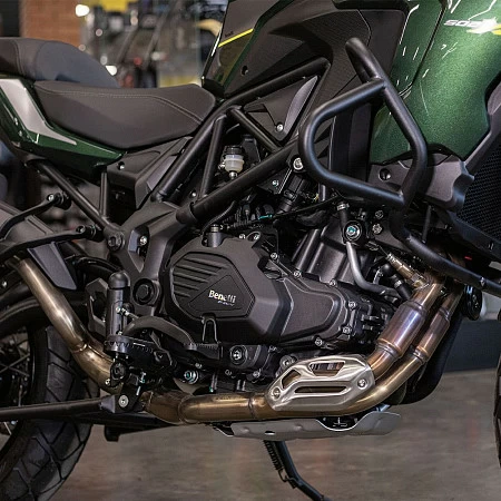 Мотоцикл Benelli TRK 502X (темно-зеленый глянцевый) 2026г.