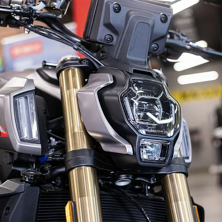 Мотоцикл QJ SRK 900 naked (серый/черный) 2026г.