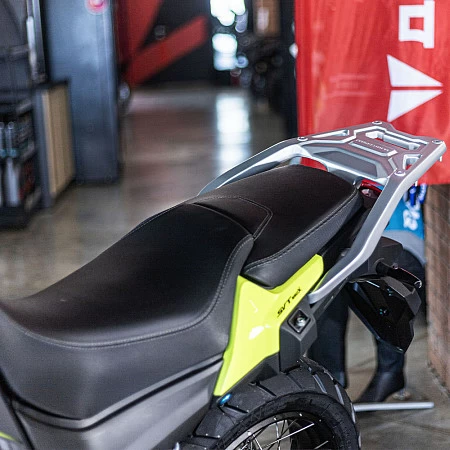 Мотоцикл QJ SVT 650X (черный/зеленый) 2026г