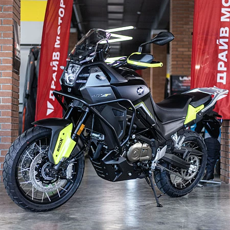 Мотоцикл QJ SVT 650X (черный/зеленый) 2026г